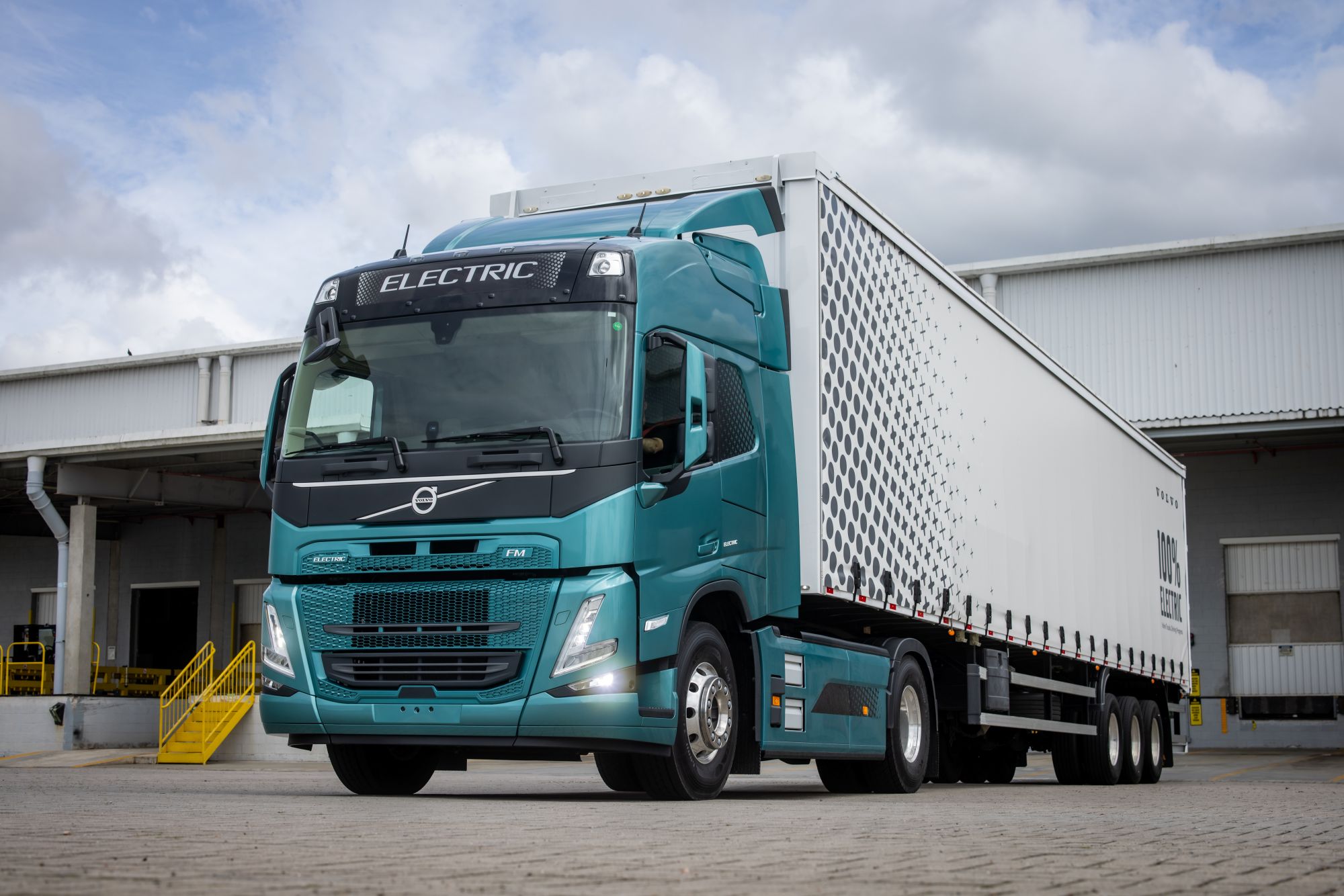 Volvo atinge marca histórica, com 5 mil caminhões elétricos entregues em todo o mundo