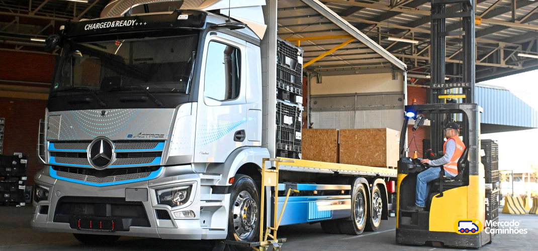 Mercedes-Benz do Brasil utiliza caminhões elétricos eActros em logística interna na fábrica de São Bernardo do Campo